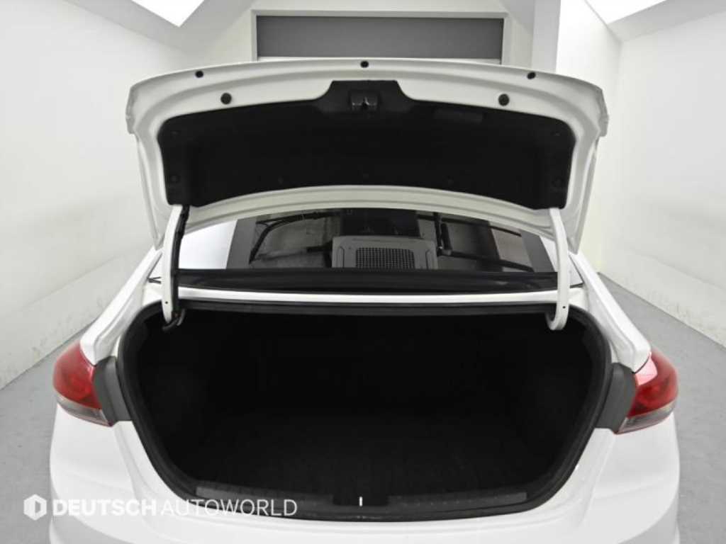 HYUNDAI Avante 2018 Blanco - Importación desde Corea - HF Imports Iquique - Foto 19