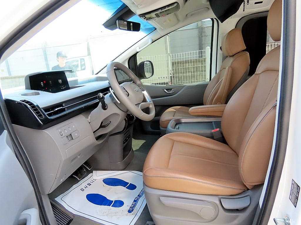 HYUNDAI Staria - Vista 5