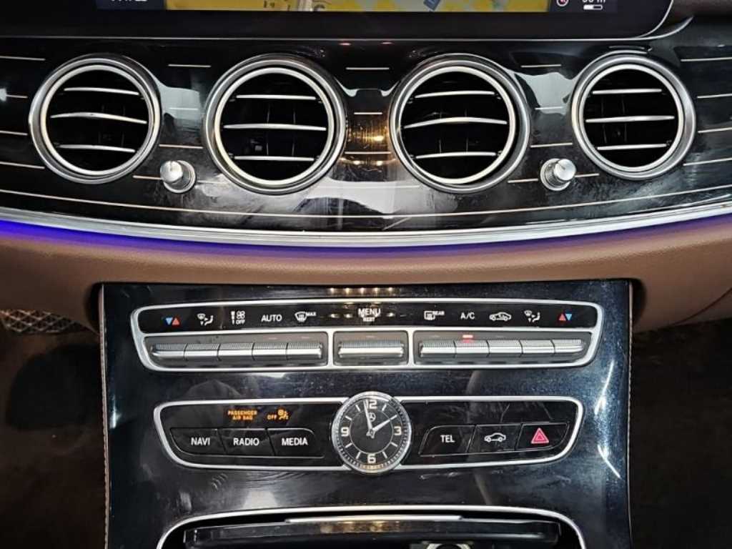 Mercedes Benz E class - Vista 10