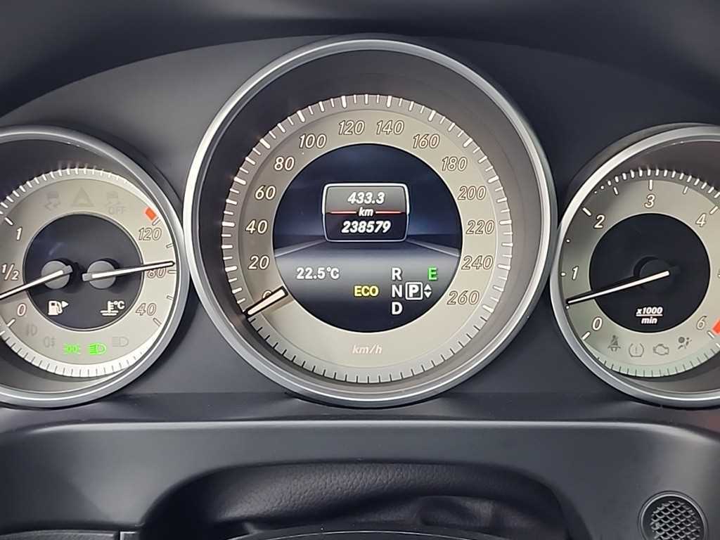 Mercedes Benz E class - Vista 6