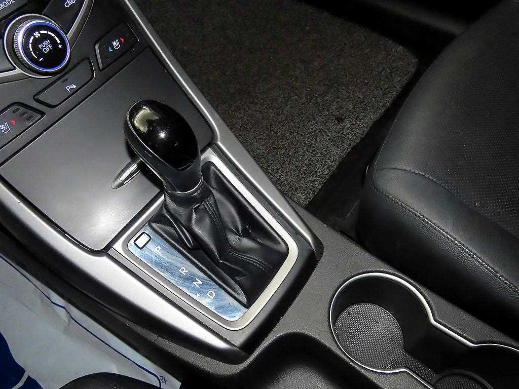 HYUNDAI Avante - Vista 12