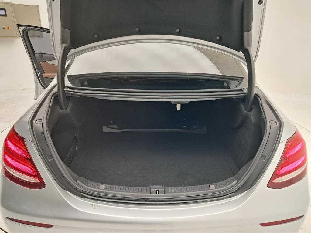 Mercedes Benz E class 2019 Plateado - Importación desde Corea - HF Imports Iquique - Foto 18