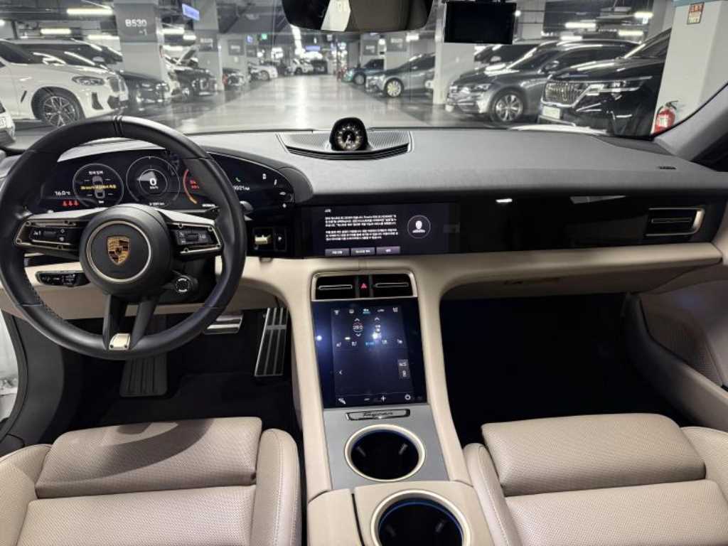 Porsche Taycan - Vista 6