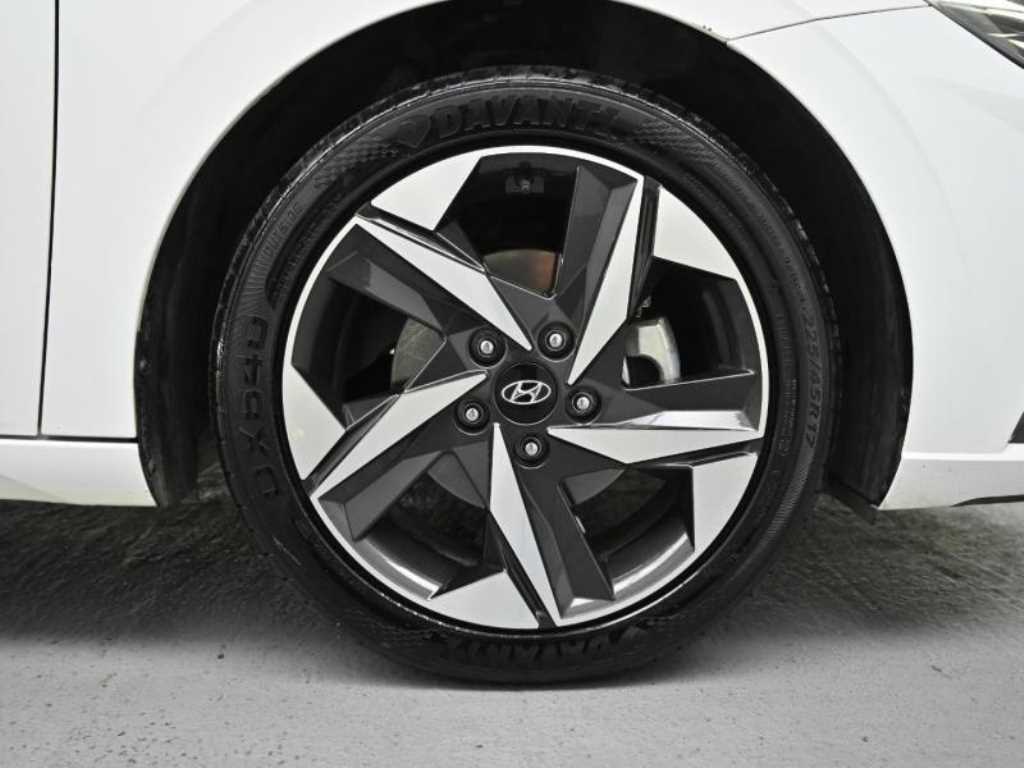 HYUNDAI Avante - Vista 5