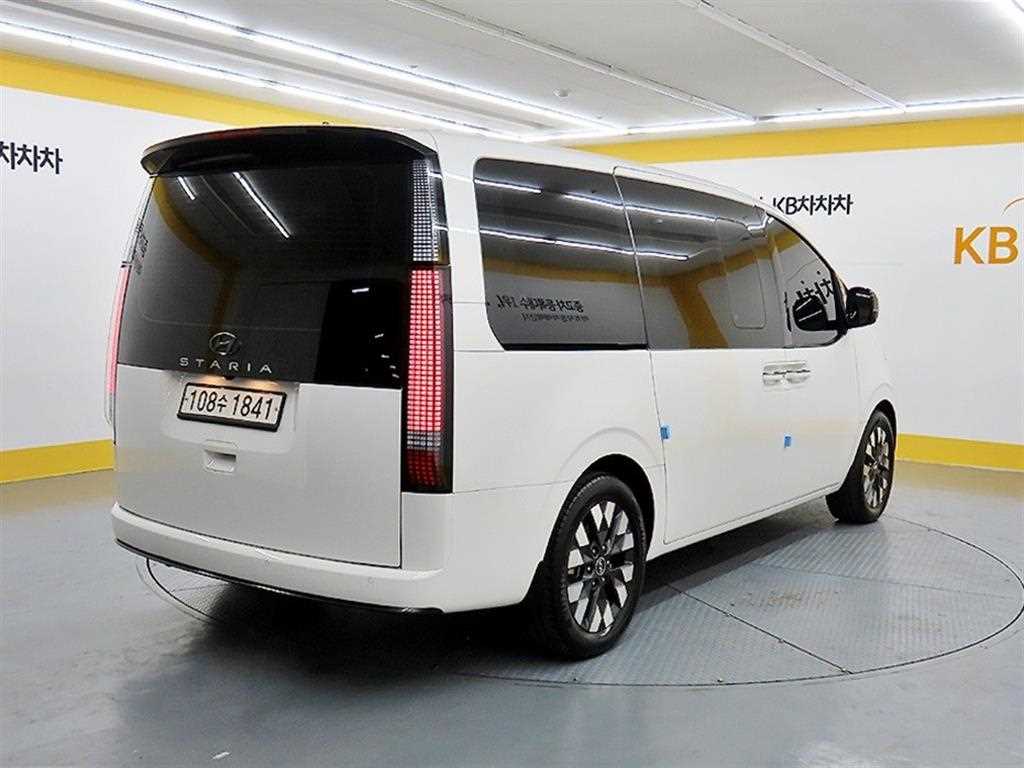 HYUNDAI Staria - Vista 4