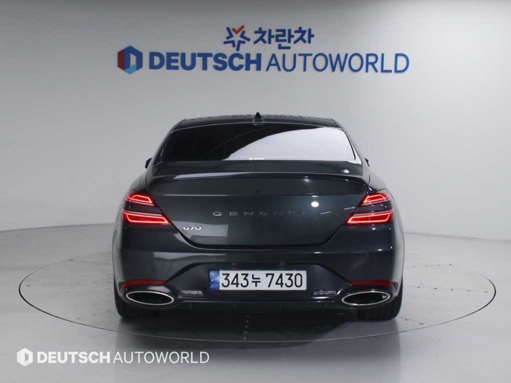 Genesis G70 - Vista 4