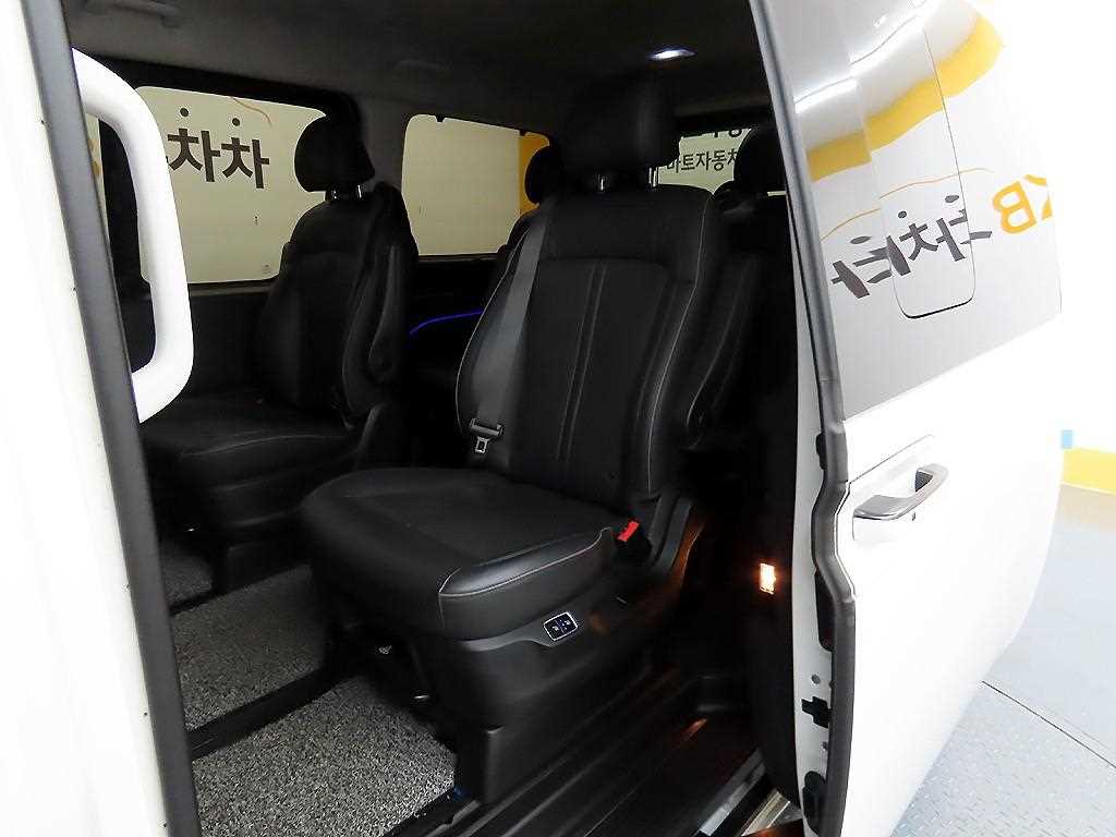 HYUNDAI Staria - Vista 6