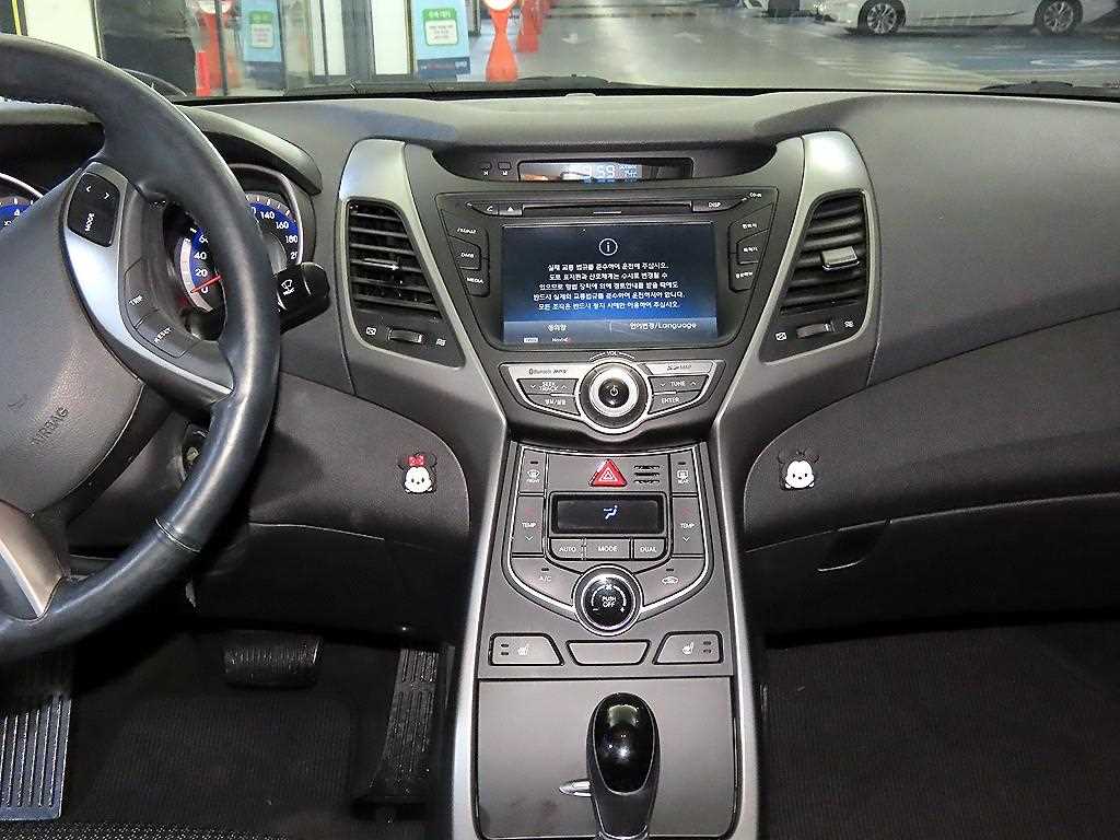 HYUNDAI Avante - Vista 11