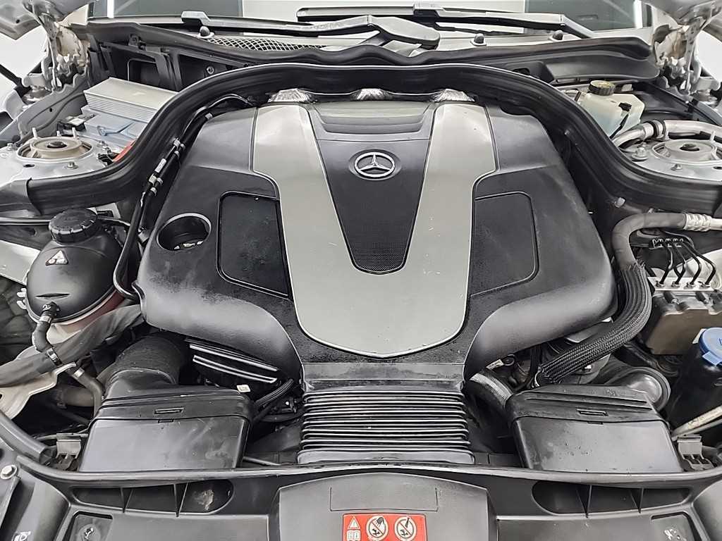 Mercedes Benz E class - Vista 5