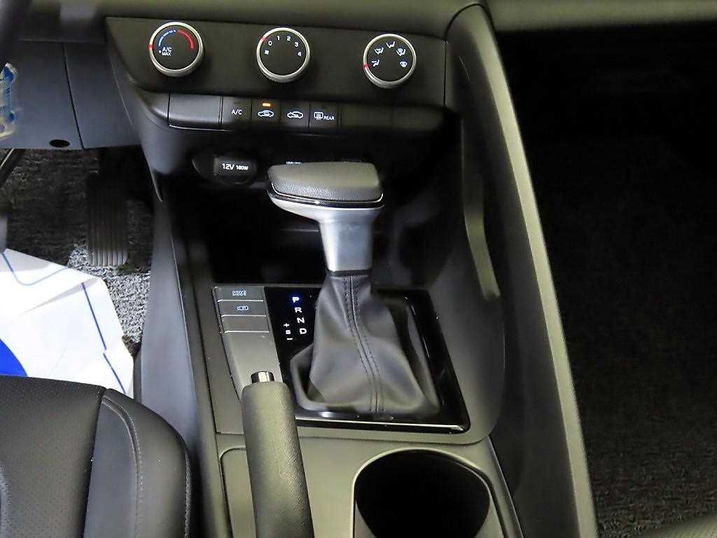 HYUNDAI Avante - Vista 12