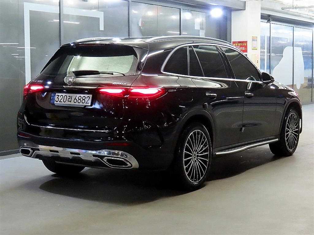 Mercedes Benz GLC Class - Vista 4