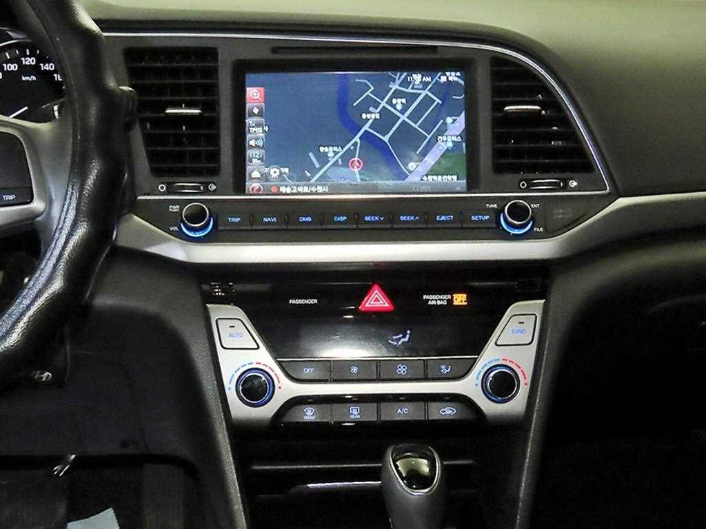 HYUNDAI Avante - Vista 11