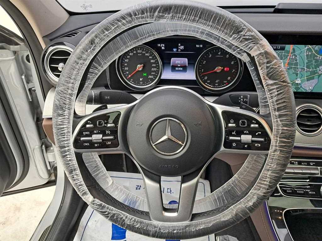 Mercedes Benz E class - Vista 7