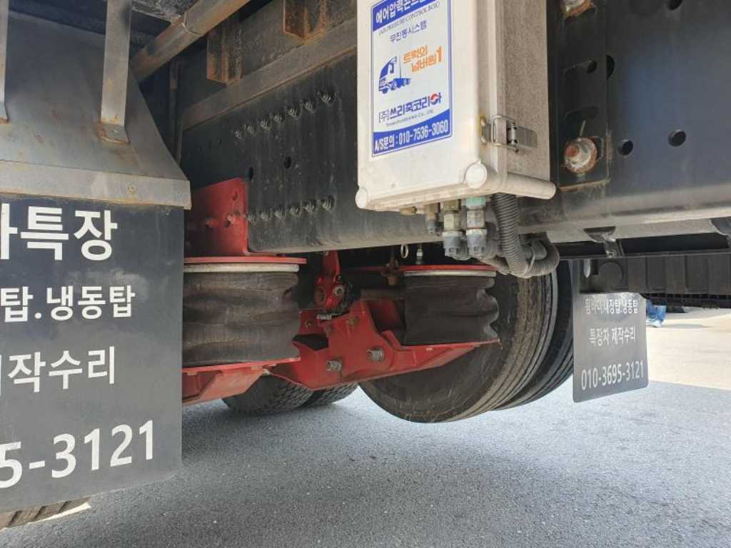 medium and large cargo truck - Vista 11