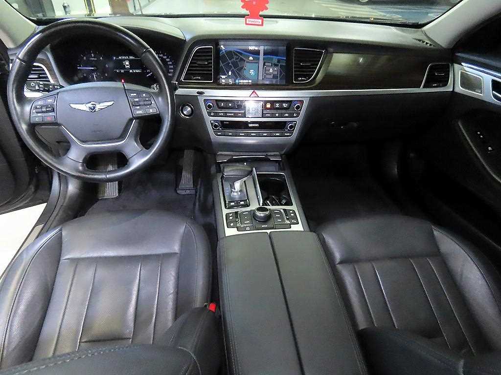 Genesis G80 - Vista 10