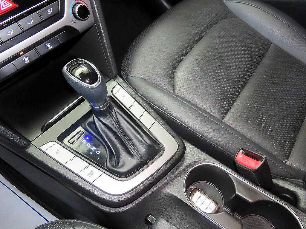 HYUNDAI Avante - Vista 12