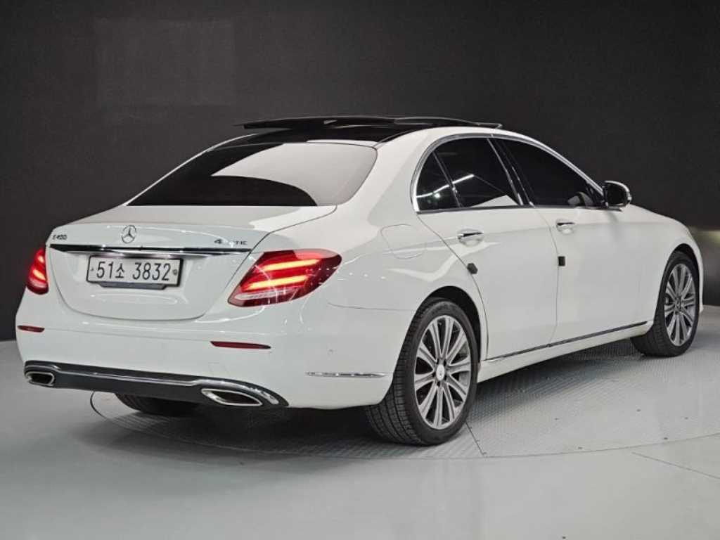 Mercedes Benz E class - Vista 3