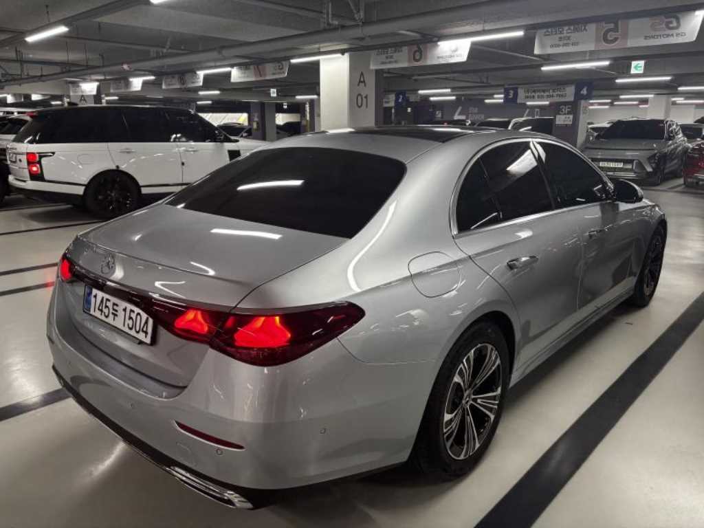 Mercedes Benz E class - Vista 5