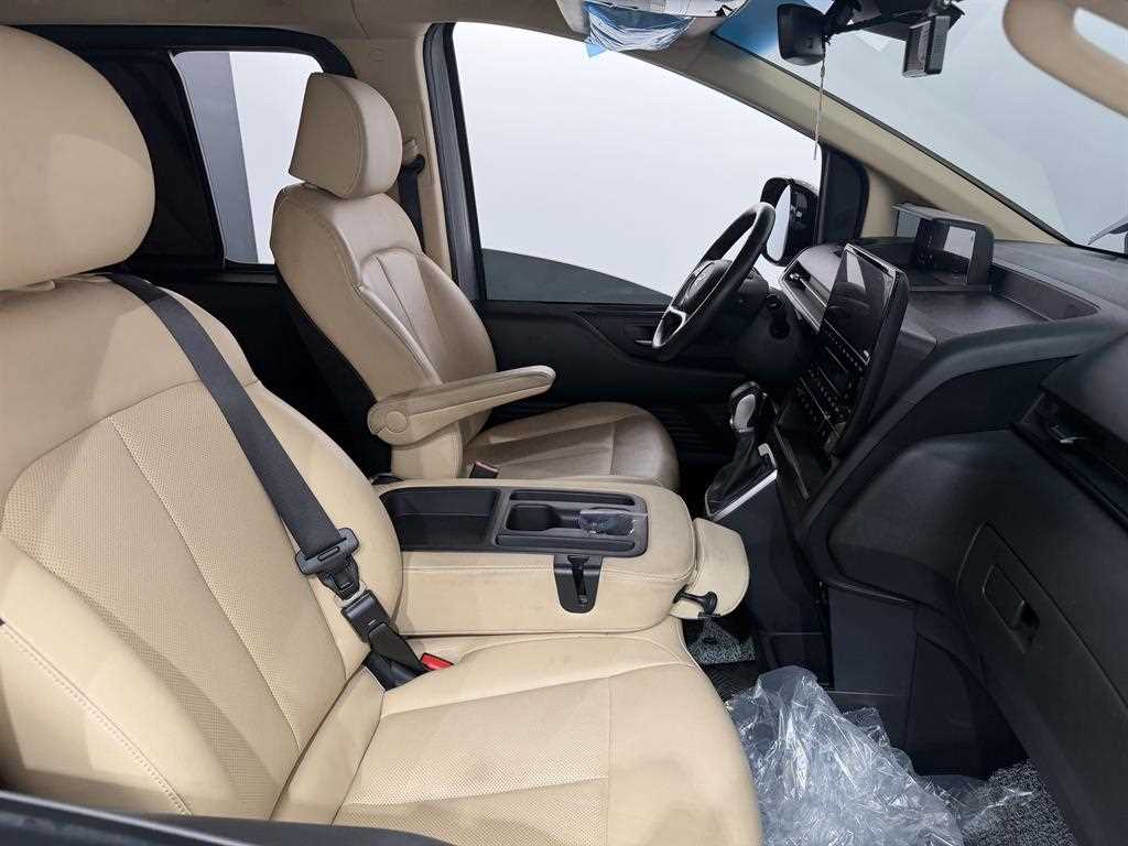 HYUNDAI Staria - Vista 6