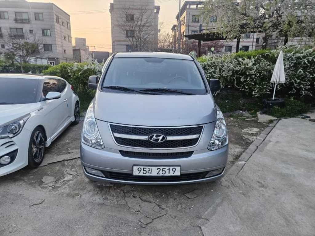 HYUNDAI Starex 2012 Plateado - Importación desde Corea - HF Imports Iquique - Foto 1