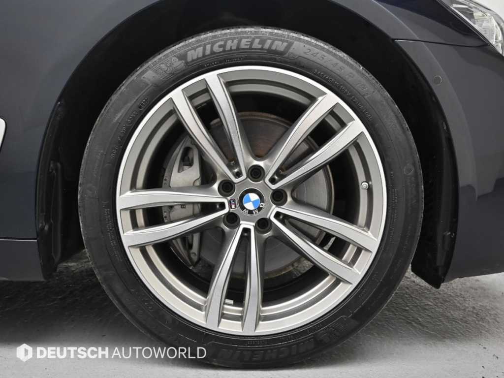 BMW 7 Series - Vista 5