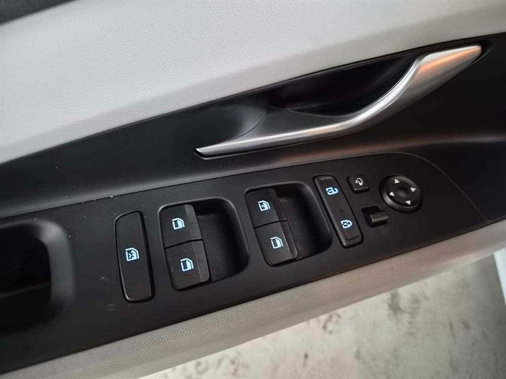 HYUNDAI Avante - Vista 12