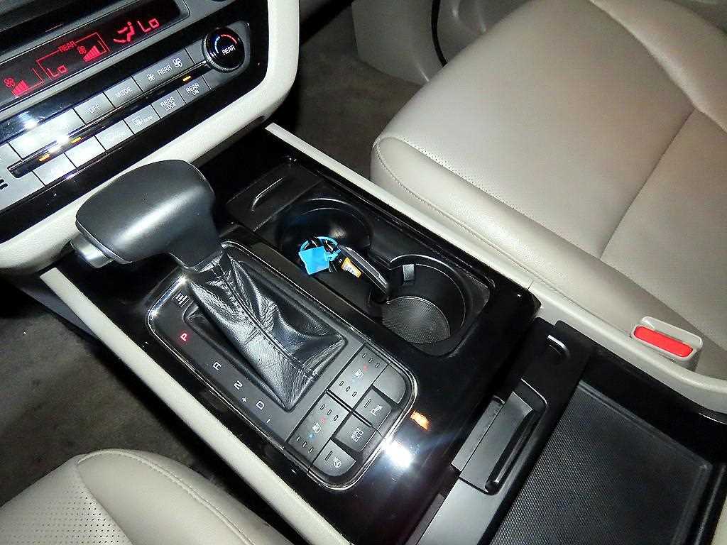 KIA Carnival - Vista 12