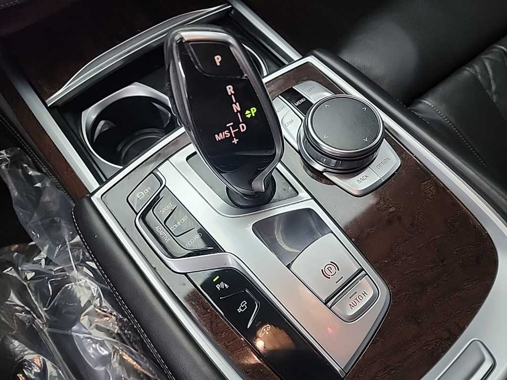 BMW 7 Series - Vista 8