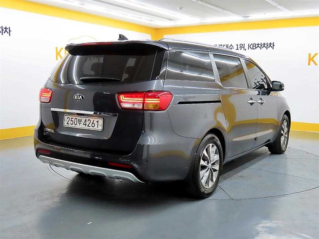 KIA Carnival - Vista 4