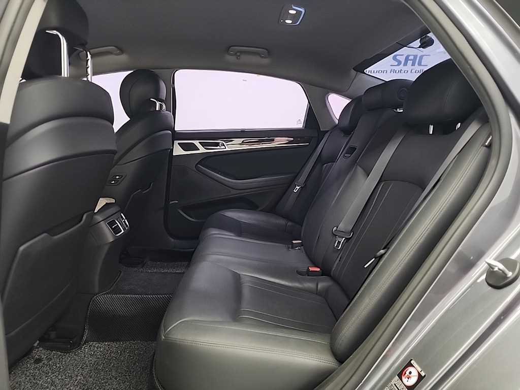 HYUNDAI Genesis - Vista 12