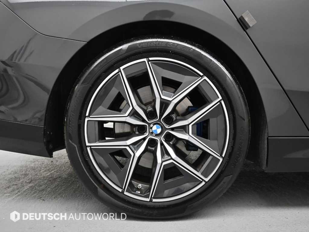 BMW 5 Series - Vista 5
