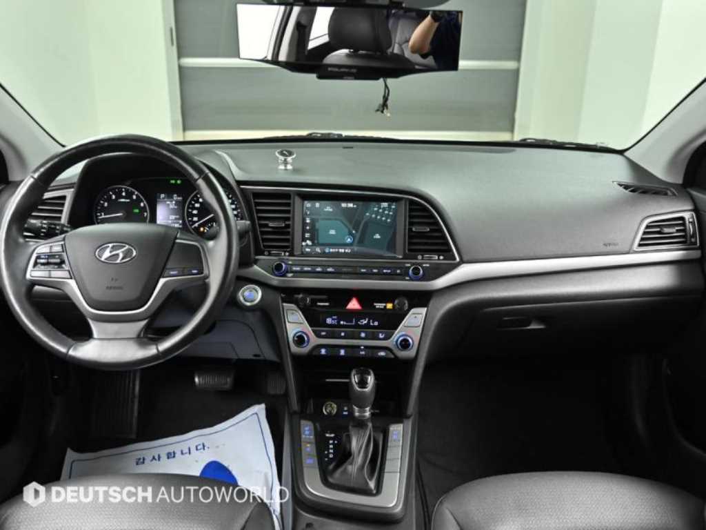 HYUNDAI Avante - Vista 7