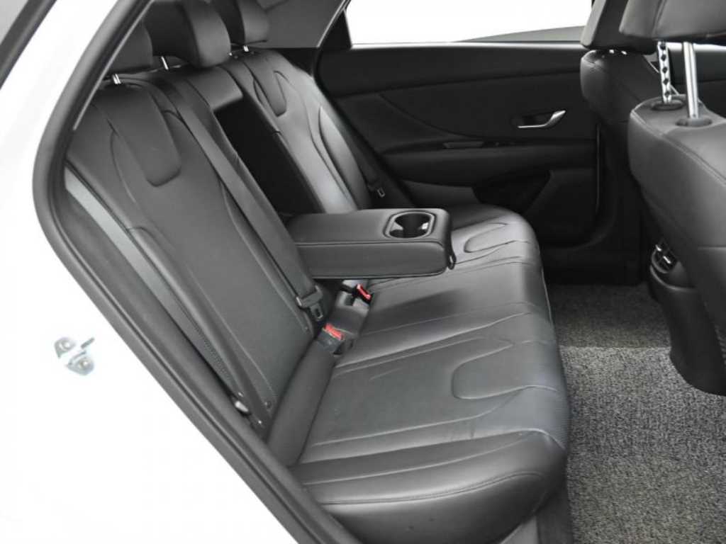 HYUNDAI Avante - Vista 12