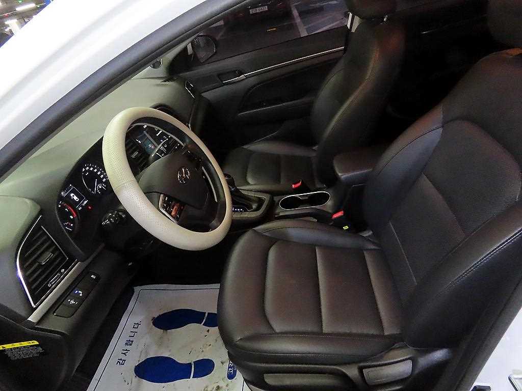 HYUNDAI Avante - Vista 6