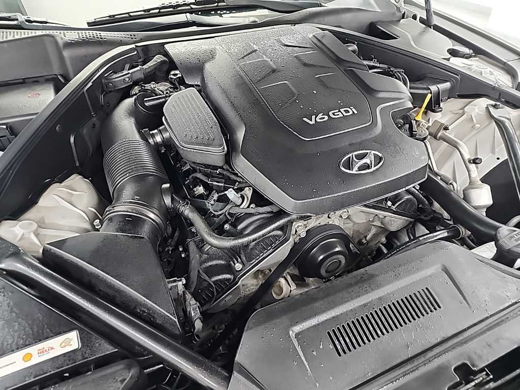 HYUNDAI Genesis - Vista 5