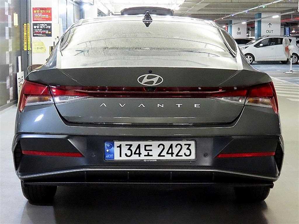 HYUNDAI Avante - Vista 2