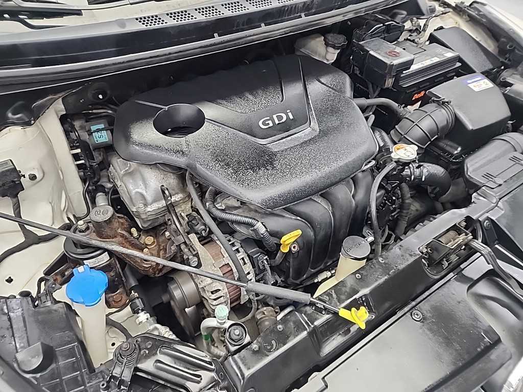 HYUNDAI Avante - Vista 5