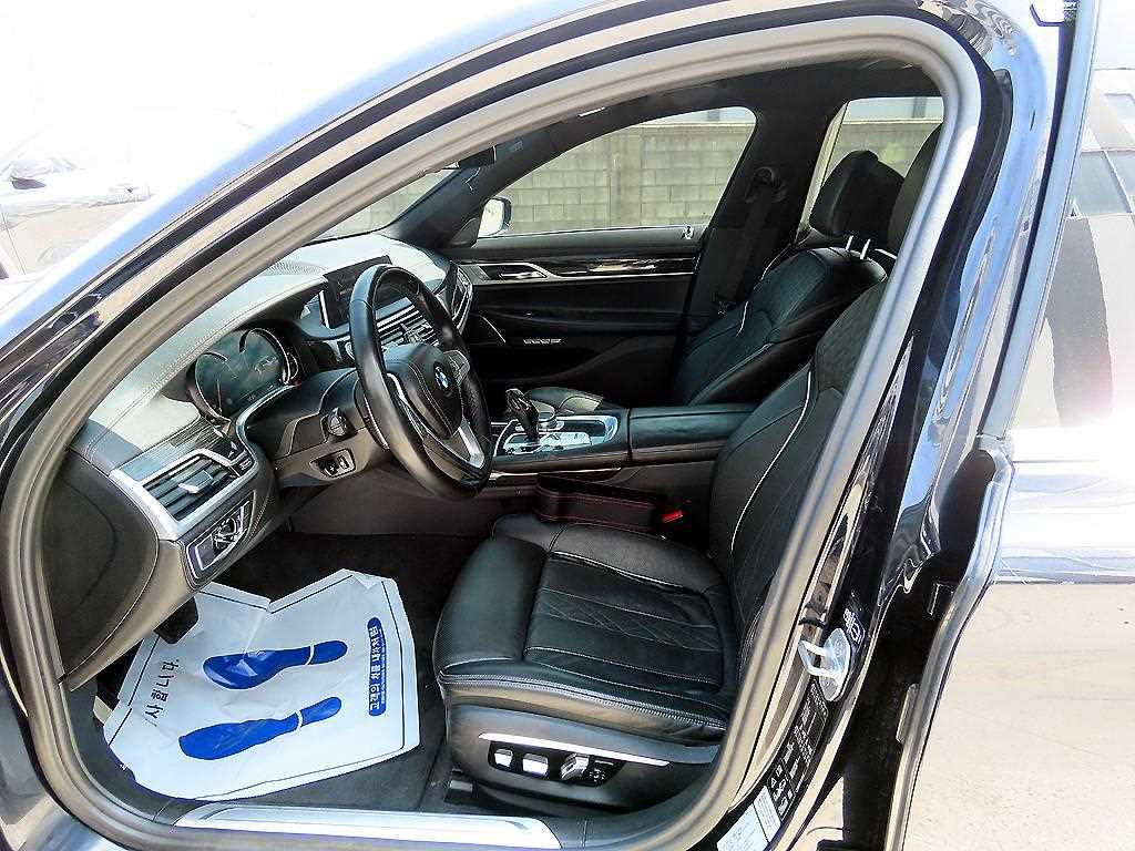 BMW 7 Series - Vista 5