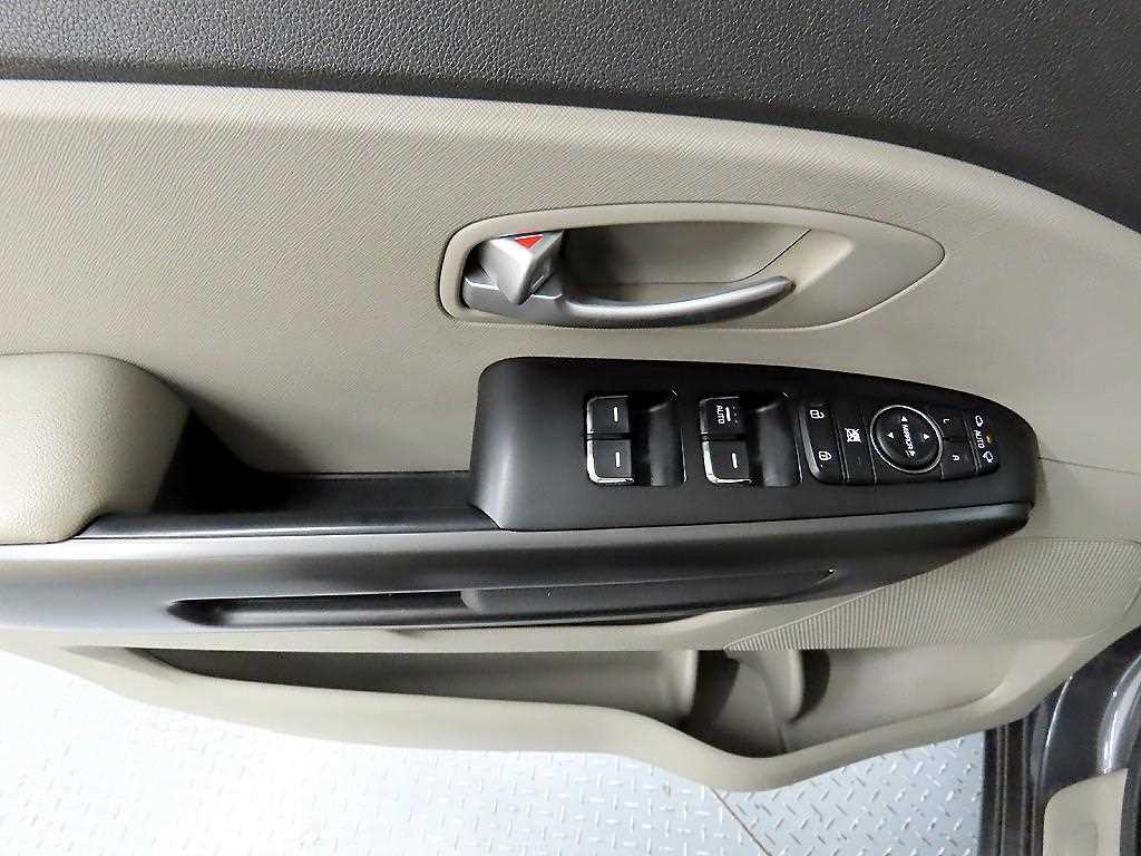 KIA Carnival - Vista 11