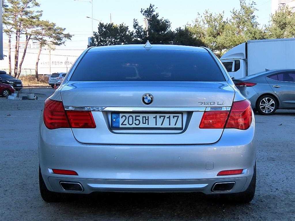 BMW 7 Series - Vista 4