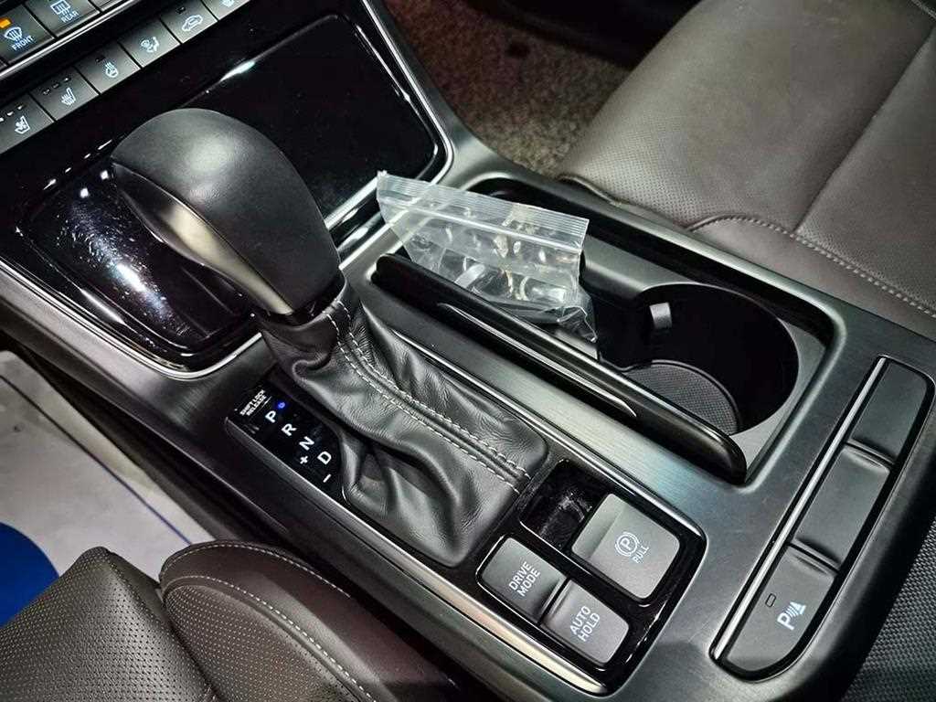 HYUNDAI Grandeur - Vista 11