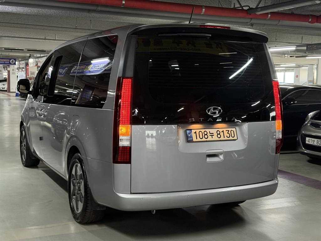 HYUNDAI Staria - Vista 5