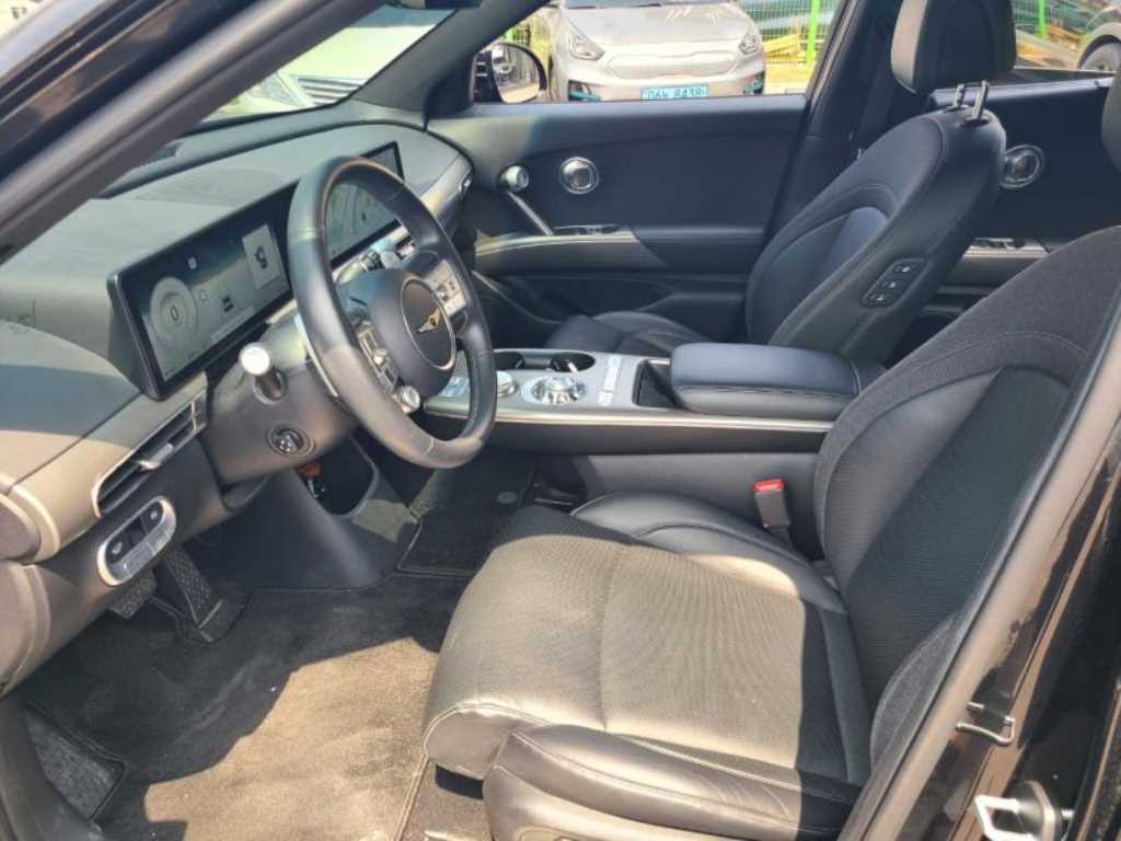 Genesis GV60 - Vista 9