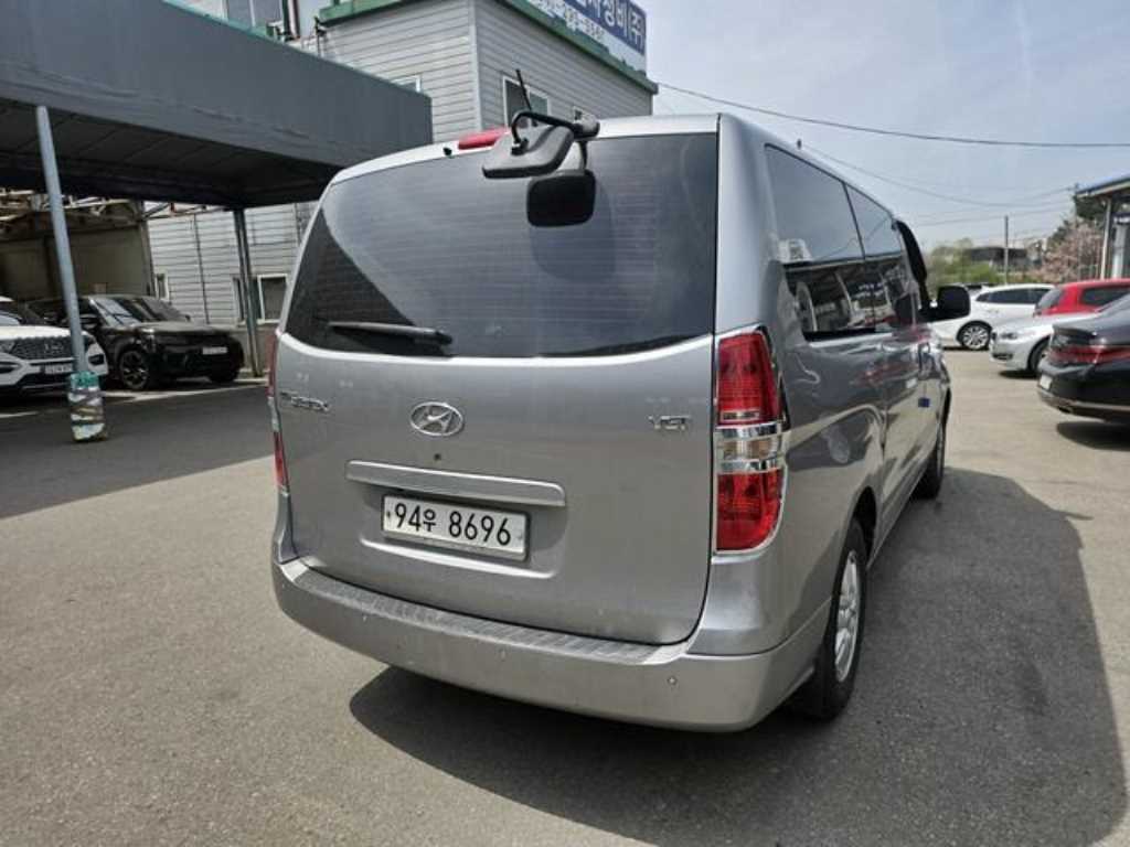 HYUNDAI Starex - Vista 3