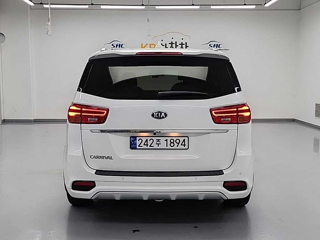 KIA Carnival - Vista 3
