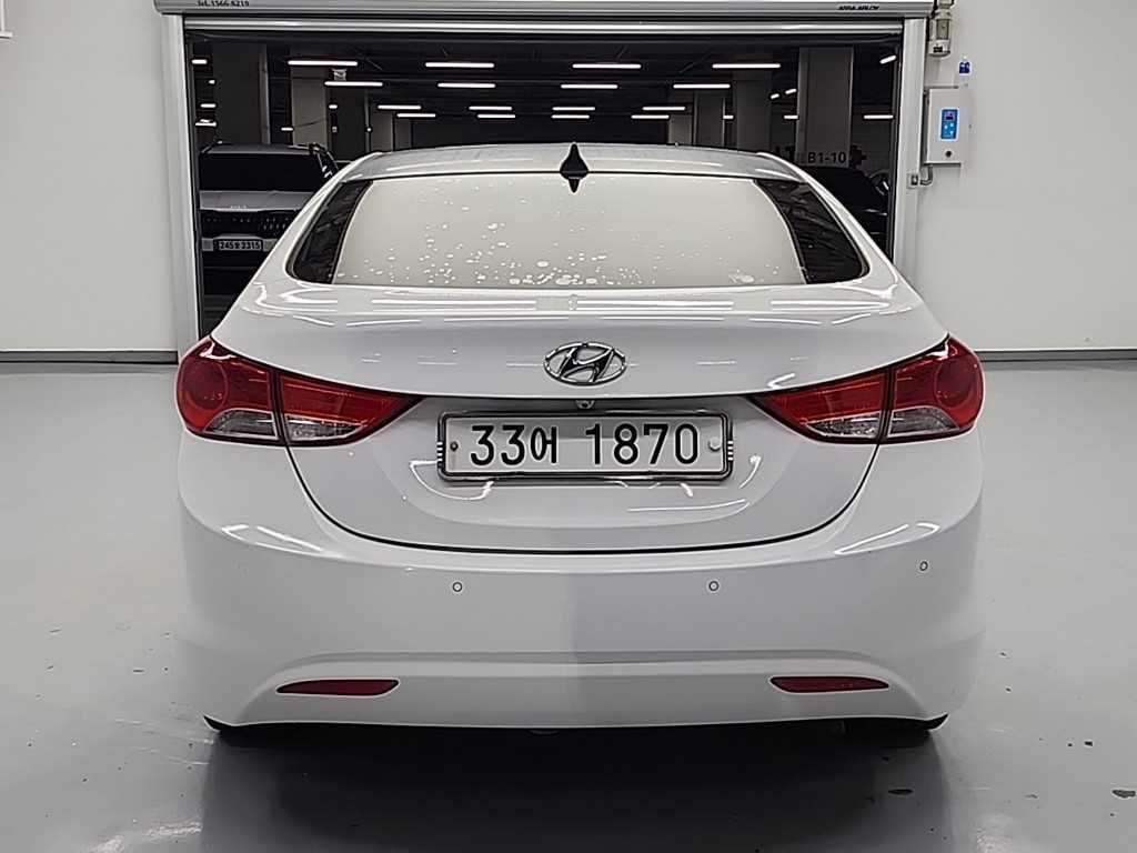 HYUNDAI Avante - Vista 3