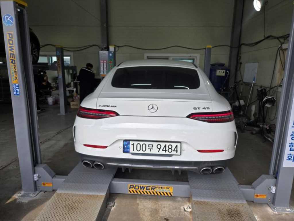 Mercedes Benz AMG GT - Vista 3