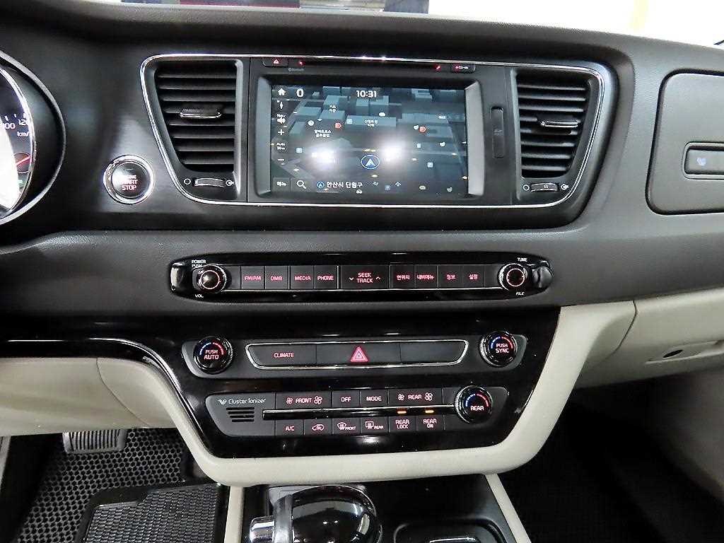 KIA Carnival - Vista 12