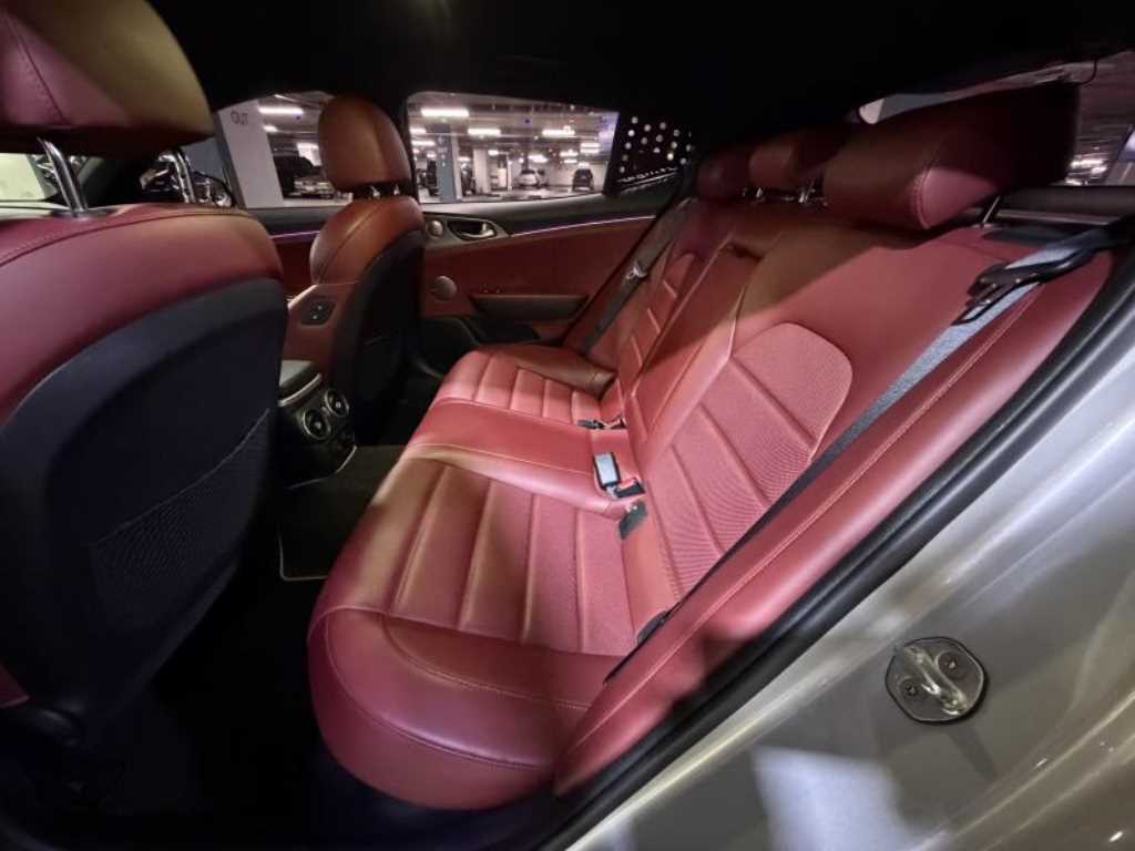 KIA Stinger - Vista 7