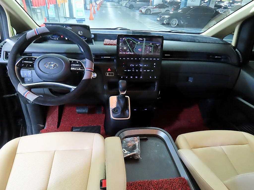 HYUNDAI Staria - Vista 10